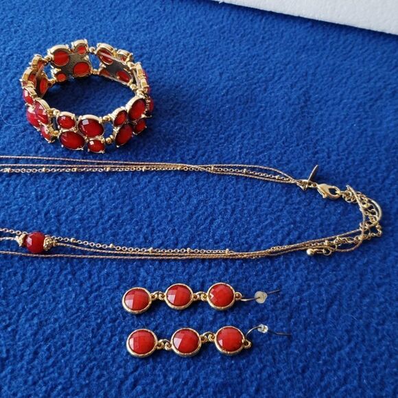 Lovely Red and Gold Necklace Bracelet Earrings Set - Picture 4 of 10